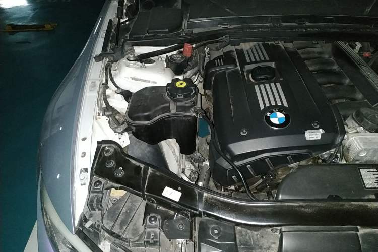 Used BMW 3 Series 2011 325i Convertible Coupe Engine Bay Right