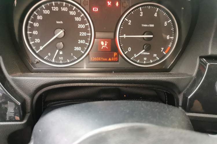 Used BMW 3 Series 2011 318i Leading Model Odometer Close Up