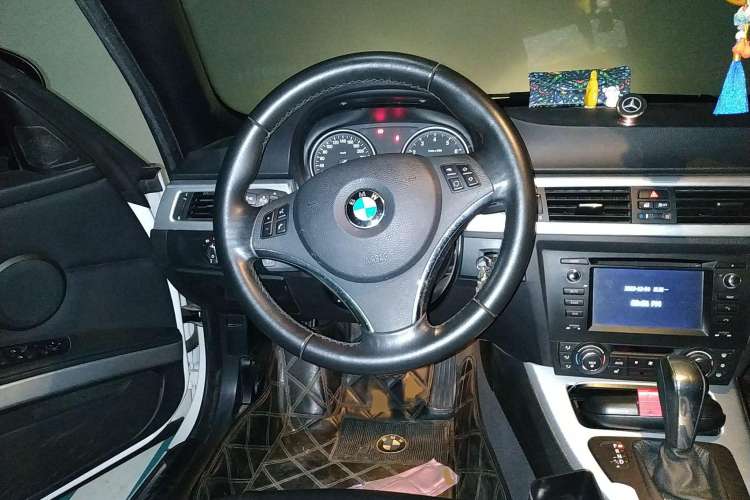 Used BMW 3 Series 2011 325i Convertible Coupe Steering Wheel