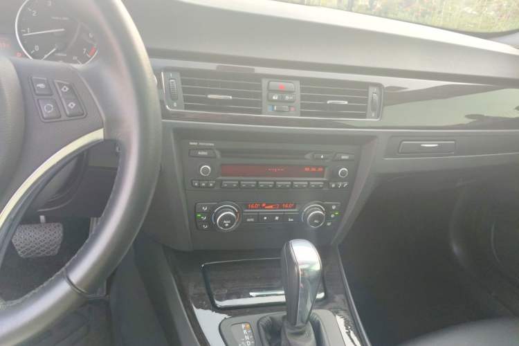 Used BMW 3 Series 2011 320i Coupe Audio And AC Panel