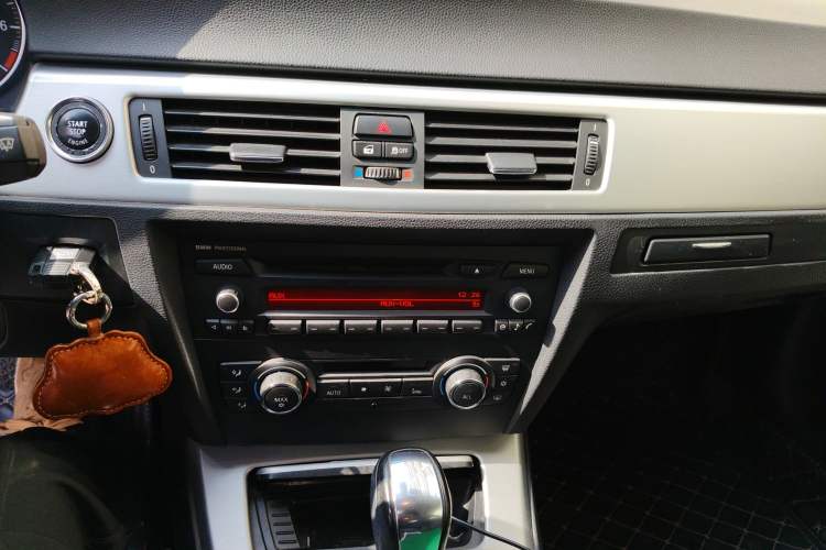 Used BMW 3 Series 2011 320i Coupe Audio And AC Panel