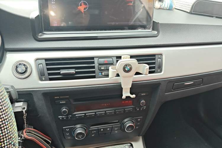 Used BMW 3 Series 2011 320i Convertible Coupe Audio And AC Panel