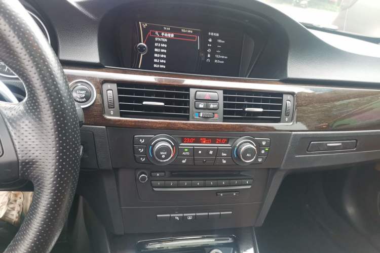 Used BMW 3 Series 2011 335i two-door coupe Audio And AC Panel