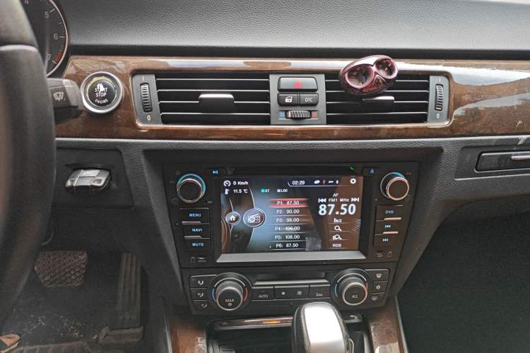 Used BMW 3 Series 2011 320i Sport Edition Audio And AC Panel
