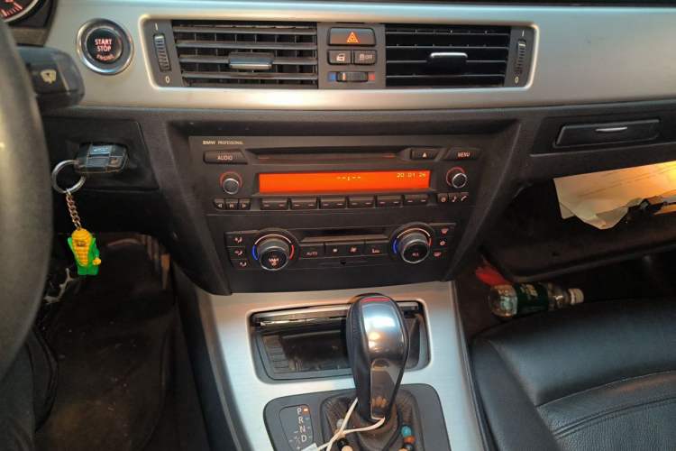 Used BMW 3 Series 2011 320i Coupe Audio And AC Panel