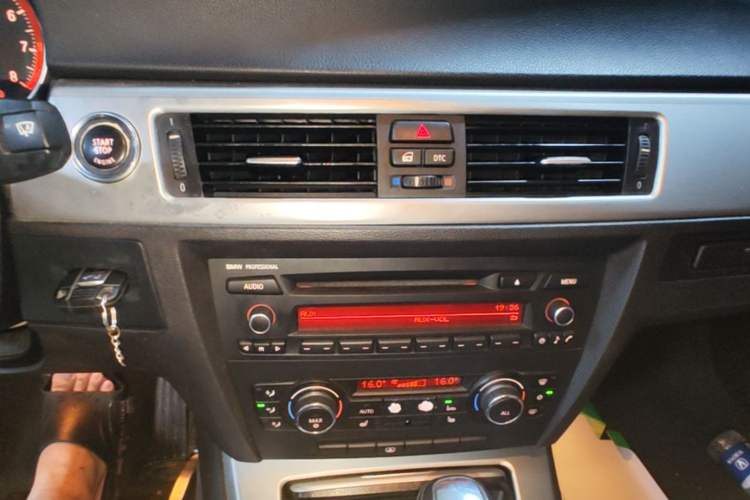 Used BMW 3 Series 2011 325i two-door coupe Audio And AC Panel
