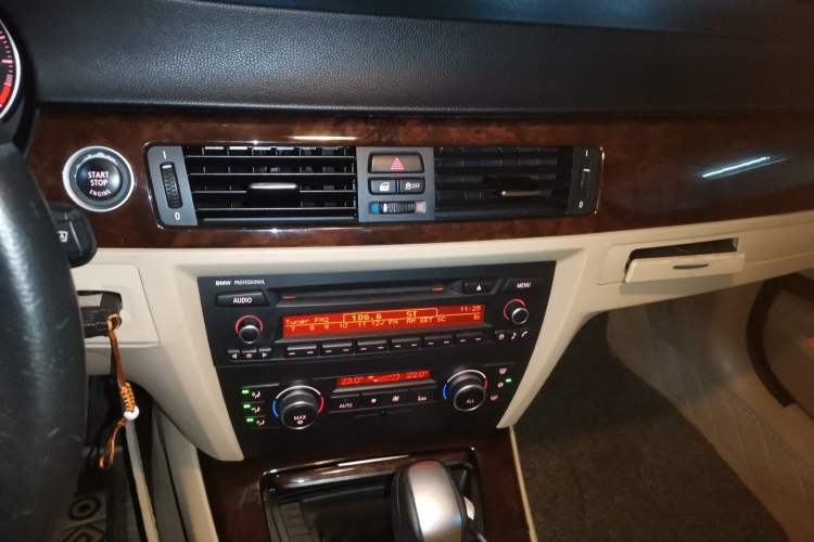 Used BMW 3 Series 2011 320i Sport Edition Audio And AC Panel