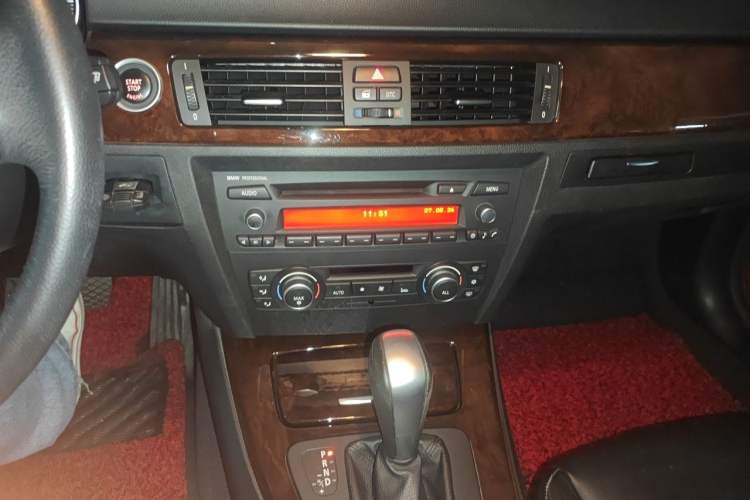 Used BMW 3 Series 2011 320i Sport Edition Audio And AC Panel
