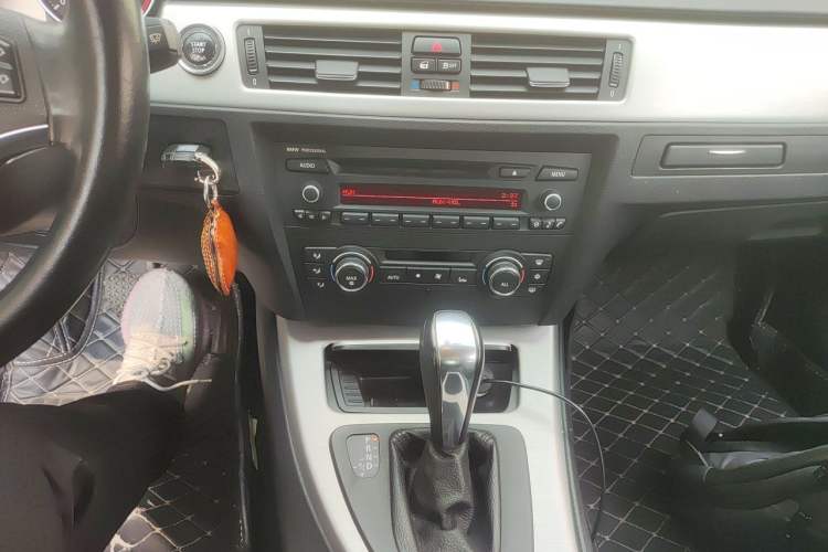 Used BMW 3 Series 2011 320i Coupe Audio And AC Panel