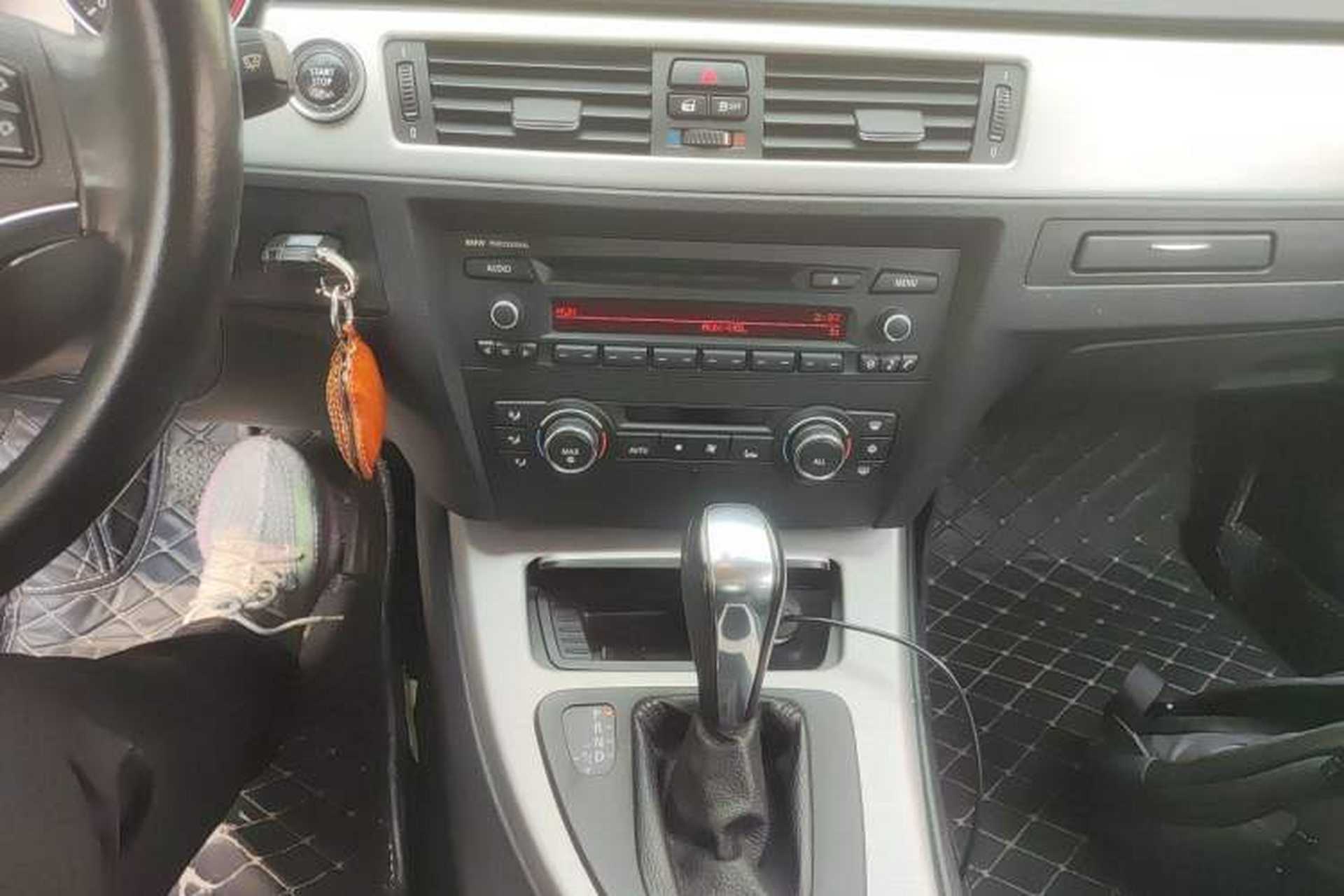 Used BMW 3 Series 2011 320i Coupe Audio And AC Panel