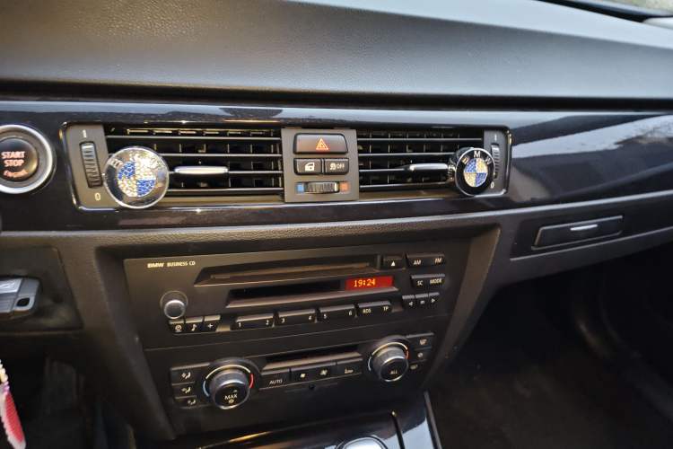Used BMW 3 Series 2011 318i Leading Model Audio And AC Panel