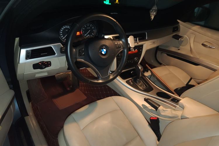 Used BMW 3 Series 2011 325i Convertible Coupe Center Console