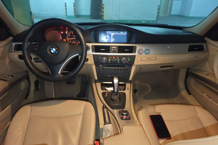 Used BMW 3 Series 2011 320i Luxury Edition Center Console