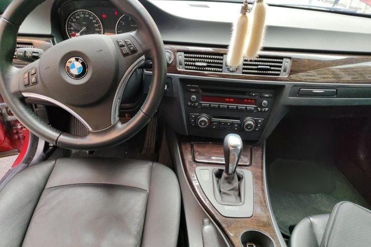 Used BMW 3 Series 2011 320i Convertible Coupe Center Console