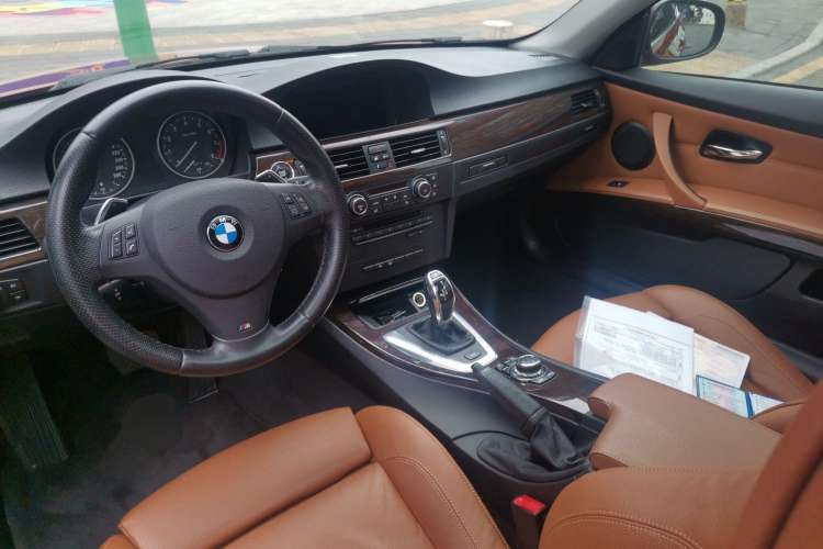 Used BMW 3 Series 2011 335i two-door coupe Center Console
