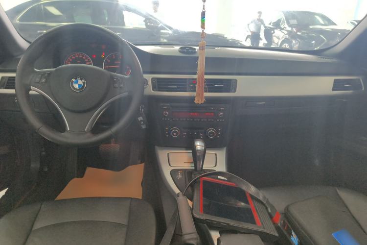 Used BMW 3 Series 2011 320i Convertible Coupe Center Console