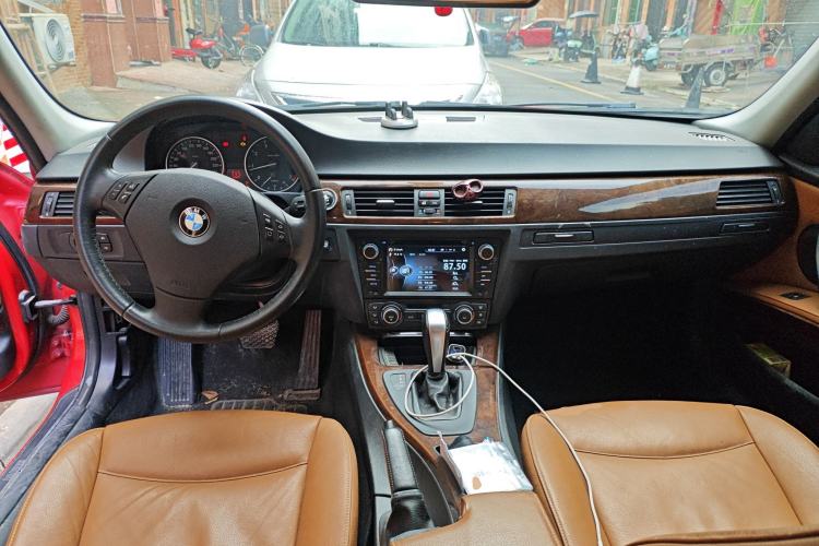Used BMW 3 Series 2011 320i Sport Edition Center Console