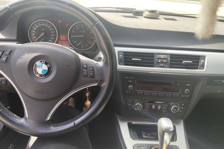 Used BMW 3 Series 2011 325i Convertible Coupe Center Console