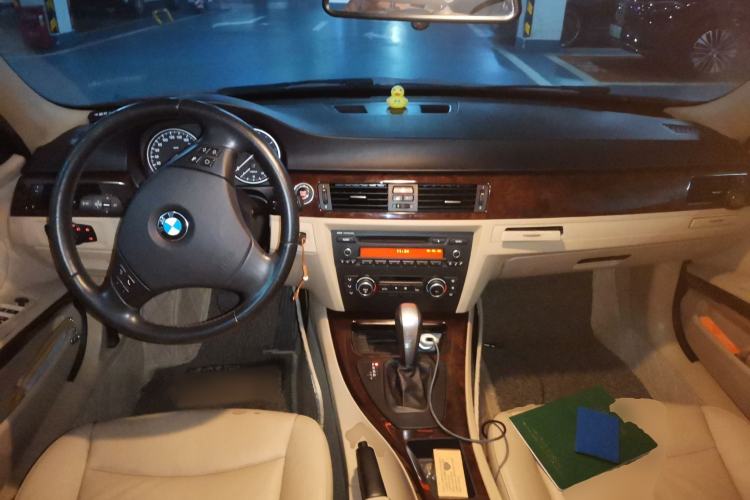 Used BMW 3 Series 2011 320i Sport Edition Center Console
