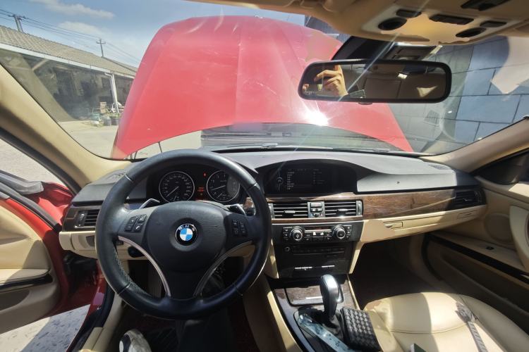 Used BMW 3 Series 2011 325i Luxury Edition Center Console