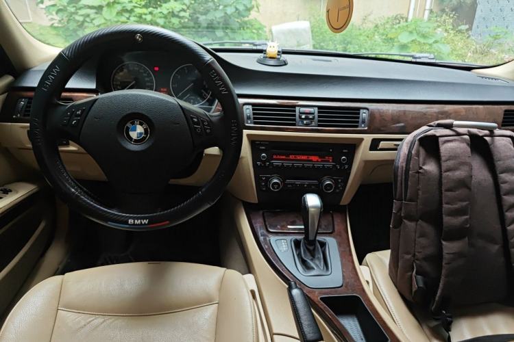 Used BMW 3 Series 2011 320i Sport Edition Center Console