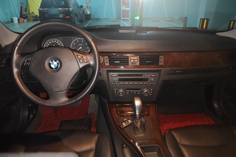 Used BMW 3 Series 2011 320i Sport Edition Center Console