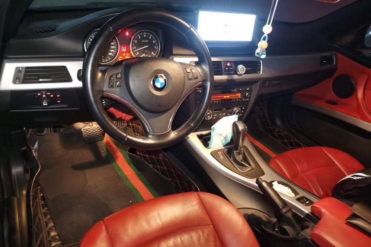 Used BMW 3 Series 2011 325i Convertible Coupe Center Console