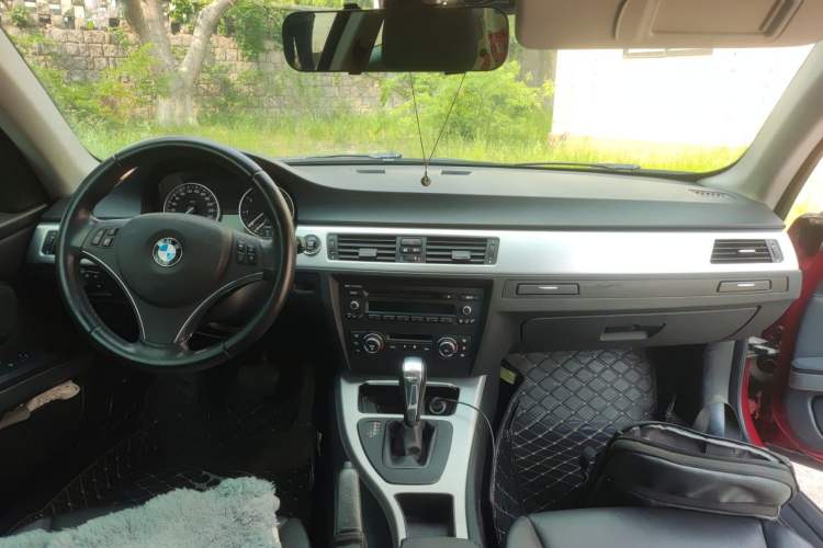 Used BMW 3 Series 2011 320i Coupe Center Console