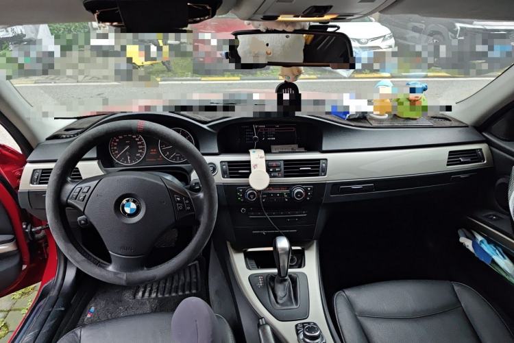 Used BMW 3 Series 2011 320i Luxury Edition Center Console