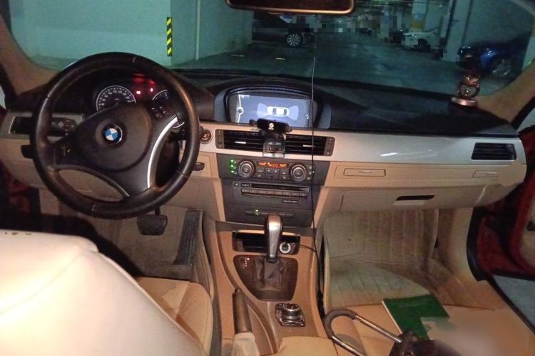 Used BMW 3 Series 2011 320i Luxury Edition Center Console