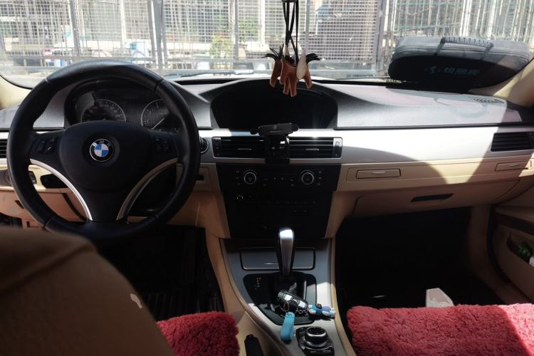 Used BMW 3 Series 2011 320i Luxury Edition Center Console