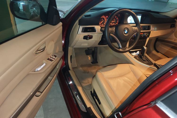 Used BMW 3 Series 2011 320i Luxury Edition Driver Seat