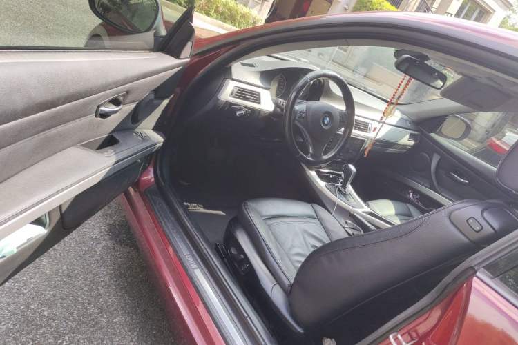 Used BMW 3 Series 2011 320i Coupe Driver Seat