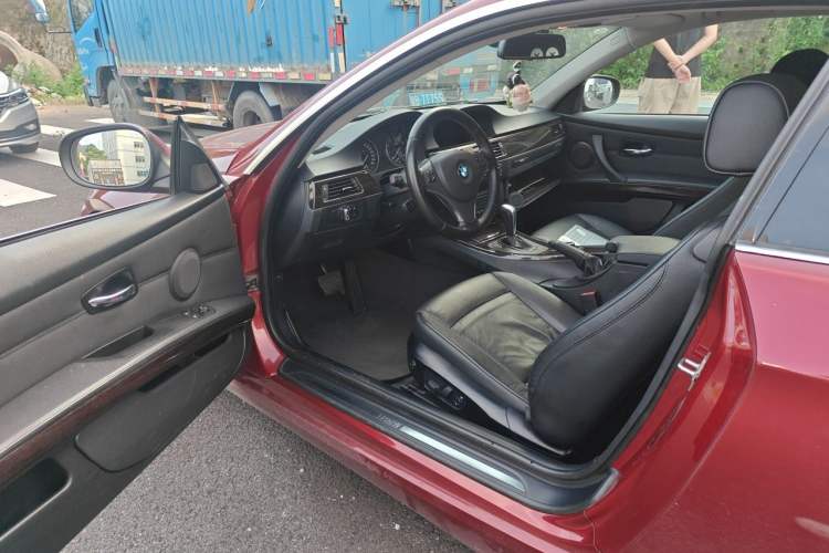 Used BMW 3 Series 2011 330i two-door coupe Driver Seat
