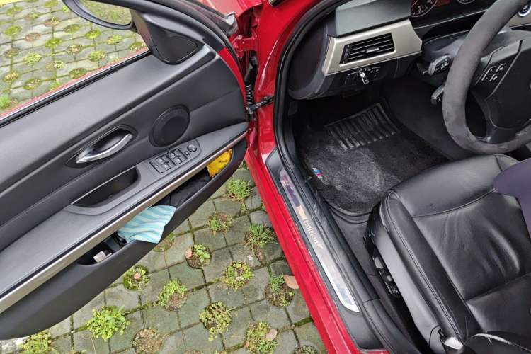 Used BMW 3 Series 2011 320i Luxury Edition Driver Seat