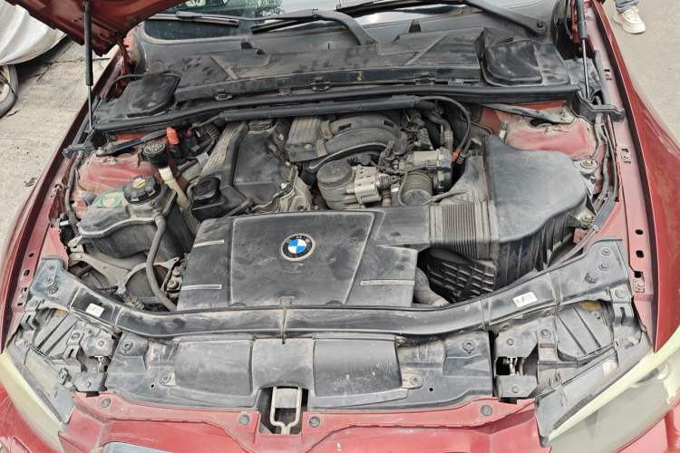 Used BMW 3 Series 2011 320i Convertible Coupe Engine Bay