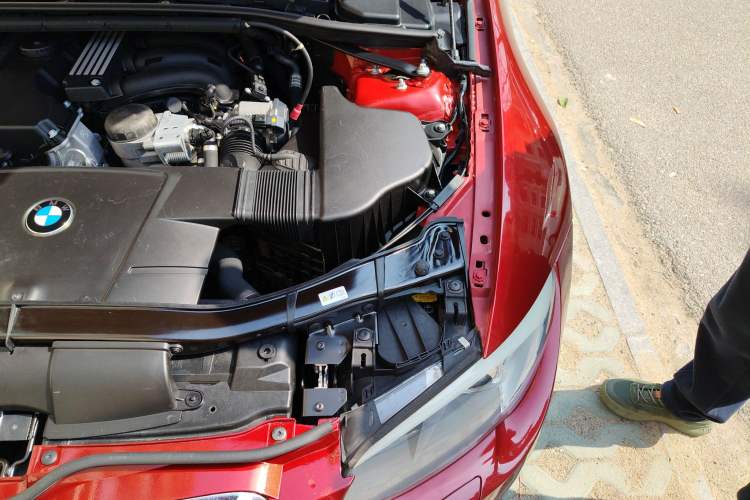Used BMW 3 Series 2011 320i Coupe Engine Bay Left