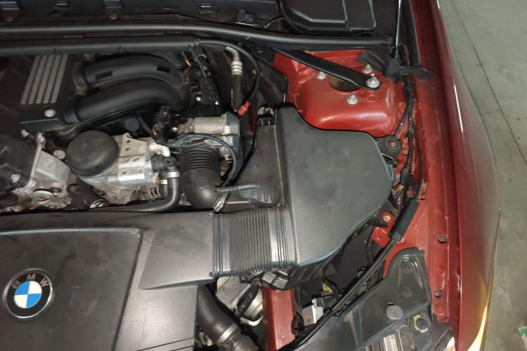 Used BMW 3 Series 2011 320i Luxury Edition Engine Bay Left