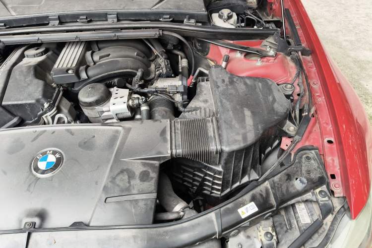 Used BMW 3 Series 2011 320i Luxury Edition Engine Bay Left