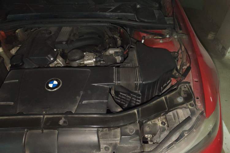 Used BMW 3 Series 2011 320i Sport Edition Engine Bay Left