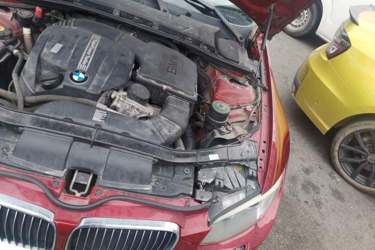 Used BMW 3 Series 2011 335i two-door coupe Engine Bay Left