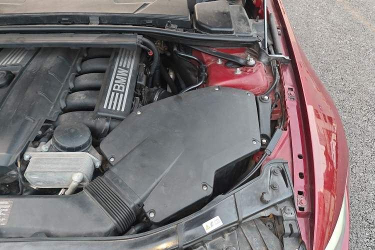Used BMW 3 Series 2011 330i two-door coupe Engine Bay Left