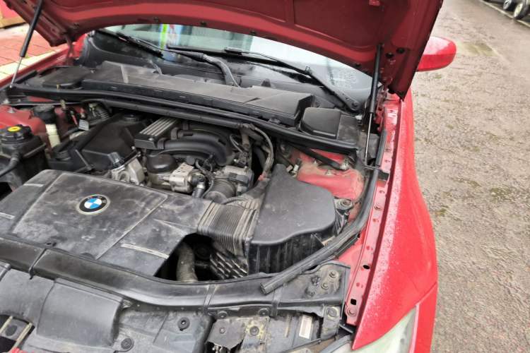 Used BMW 3 Series 2011 320i Sport Edition Engine Bay Left