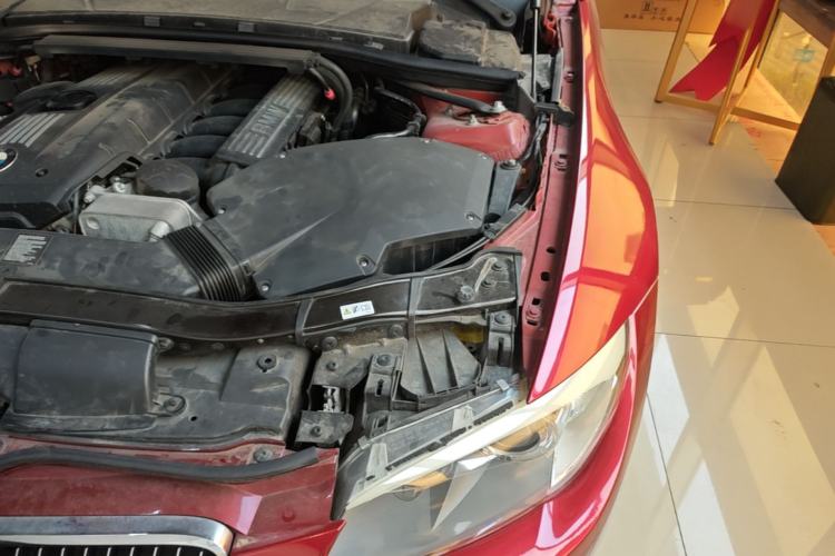 Used BMW 3 Series 2011 325i two-door coupe Engine Bay Left