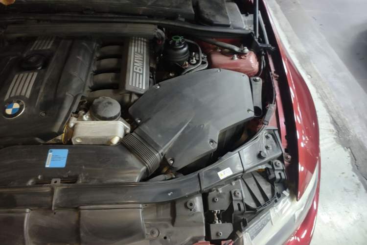 Used BMW 3 Series 2011 325i two-door coupe Engine Bay Left