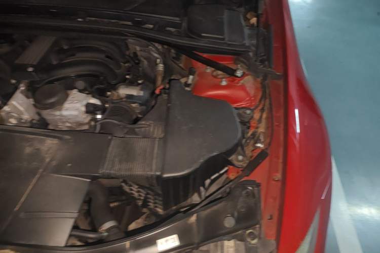 Used BMW 3 Series 2011 320i Sport Edition Engine Bay Left