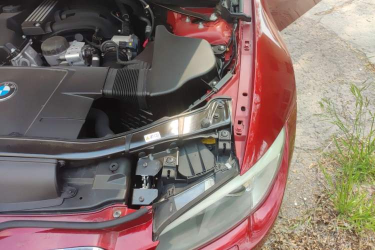 Used BMW 3 Series 2011 320i Coupe Engine Bay Left