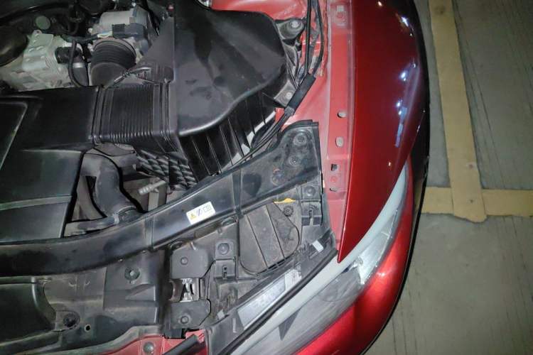 Used BMW 3 Series 2011 320i Coupe Engine Bay Left