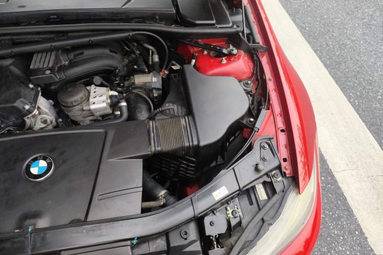 Used BMW 3 Series 2011 320i Sport Edition Engine Bay Left
