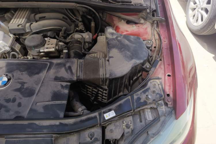 Used BMW 3 Series 2011 320i Luxury Edition Engine Bay Left